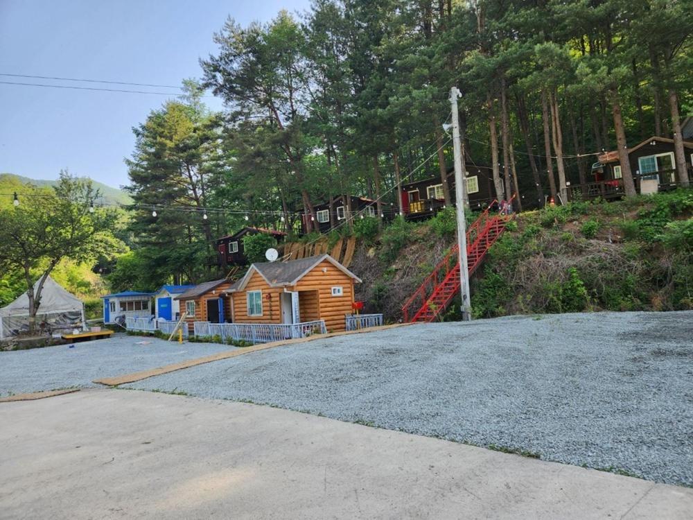 Hongcheon Gongjaksan Recreational Forest Pension Ruang foto