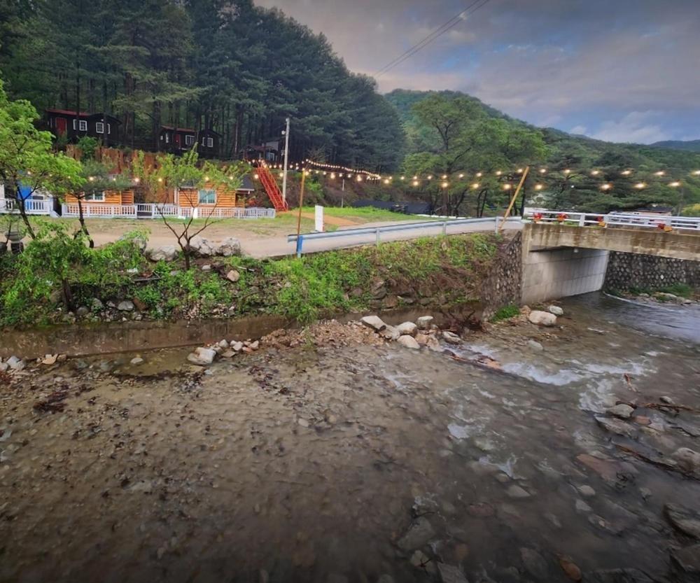 Hongcheon Gongjaksan Recreational Forest Pension Bagian luar foto