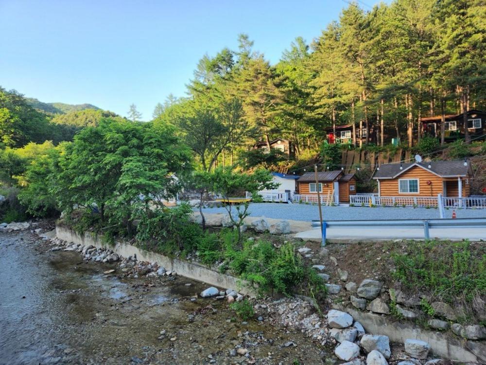 Hongcheon Gongjaksan Recreational Forest Pension Bagian luar foto