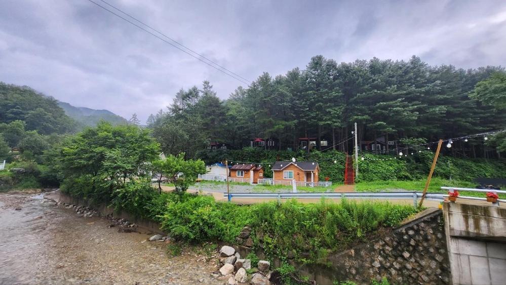 Hongcheon Gongjaksan Recreational Forest Pension Bagian luar foto